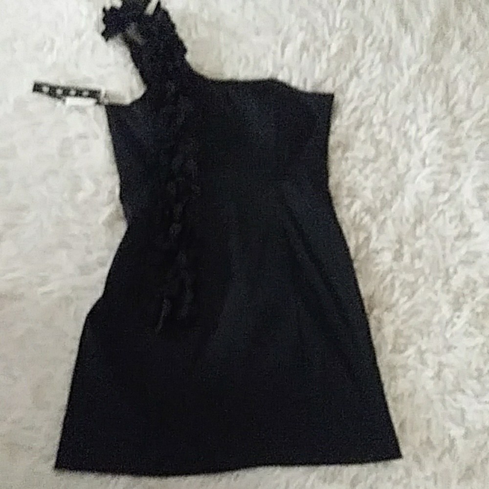 One-shoulder LBD